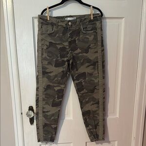 Zara Basic Z1975 Denim Camo Jeans; Raw Hem Size 8 Skinny